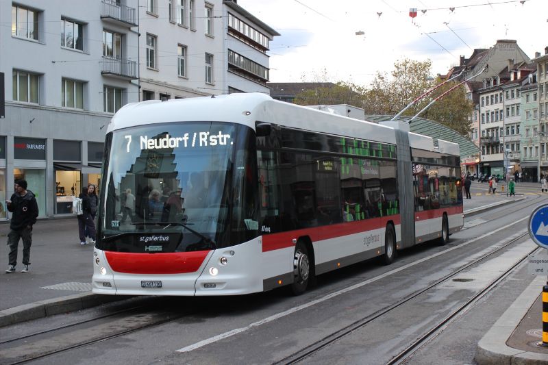Als jüngster lighTram® 19 DC war Wagen 116 am 14.11.2022 im Einsatz auf der Linie 7, die damit nach und nach auf Batterie-Trolleybusbetrieb umgestellt werden konnte. Foto: J. Lehmann
