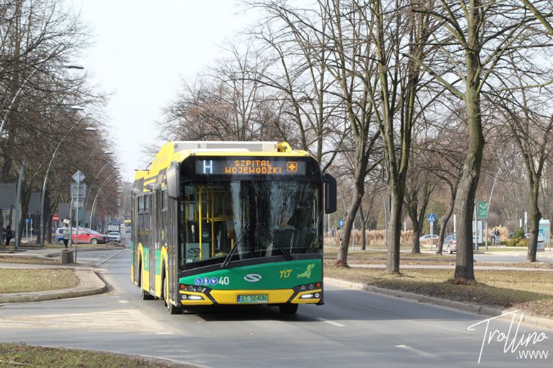 Die Batterie-Trolleybusse 40-42 kommen bei Ausfall eines Elektrobusses auch auf der Linie H zum Einsatz, hier Wagen 40 im Batteriemodus am 26.02.2021. Foto: Mikołaj Bartłomiejczyk, von http://trollino.mashke.org/