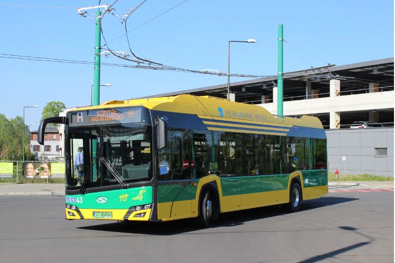 Die gesamte Linie H verkehrte der neue Batterie-Trolleybus 43 im Batteriebetrieb. Foto: J.Lehmann, 10.5.22