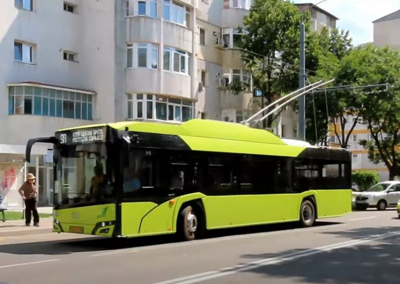 Die neuen Solaris Trollino fallen durch ihre gelbgrüne Lackierung im Stadtverkehr auf. Foto: Tramclub Iasi siehe: