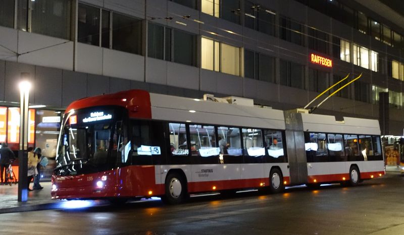 LighTram 135 als Linie 22 zeigte am 20.12.24 noch die Linienbezeichnung 2E an. Foto: J.Lehmann