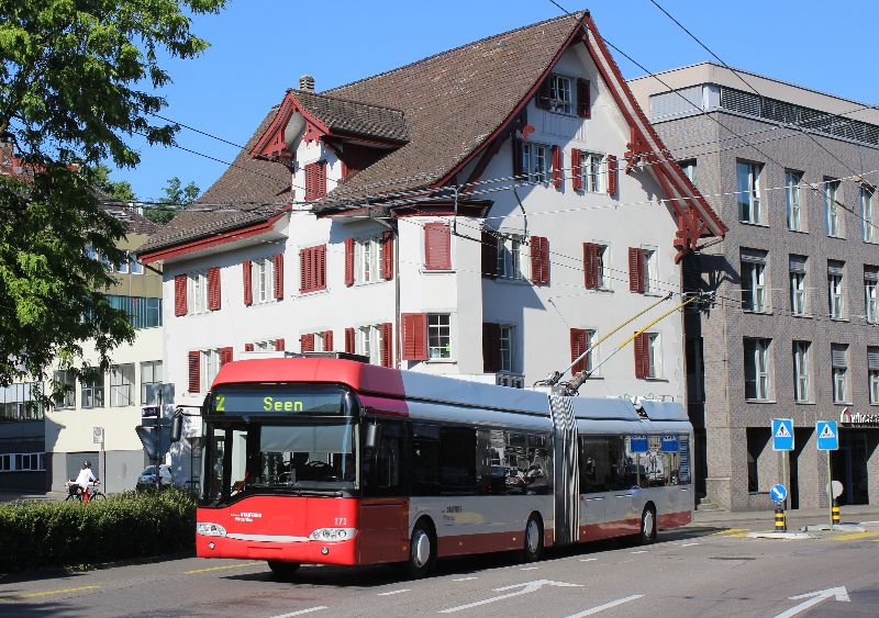 Auch die Firma Solaris nahm mit der Firma Kiepe Electric an der Ausschreibung teil, die FIrma Solaris lieferte bereits 2004/05 zehn Trolleybusse nach Winterthur, hier Wagen 171 am 24.06.2020. Foto: J. Lehmann