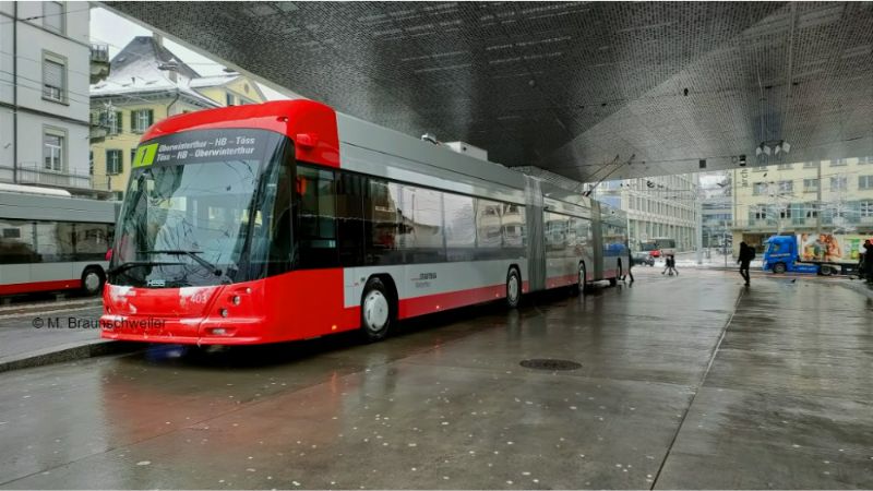 lighTram® 25 DC Nr.405 mit der provisorischen Zielanzeige auf der Linie 1 im Einsatz. Foto: Martin Braunschweiler