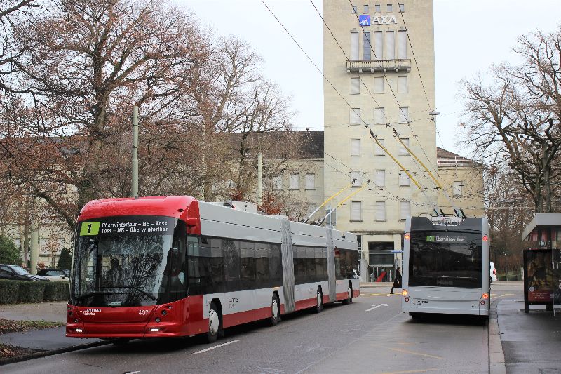 LighTram 407 war in seinen ersten Betriebsmonaten mit einer Klebefolie als Zielanzeige unterwegs. Foto: J. Lehmann, 31.12.2022