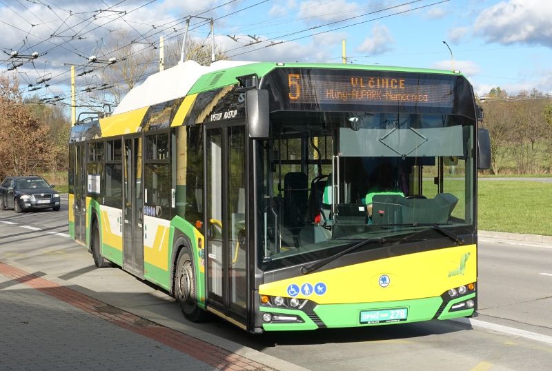 12m-Trolleybusse wie hier der Solaris Trollino 12 Nr. 278 in Zilina machten 2023 über die Hälfte der Lieferungen aus. Foto: J.Lehmann, 08.11.2023