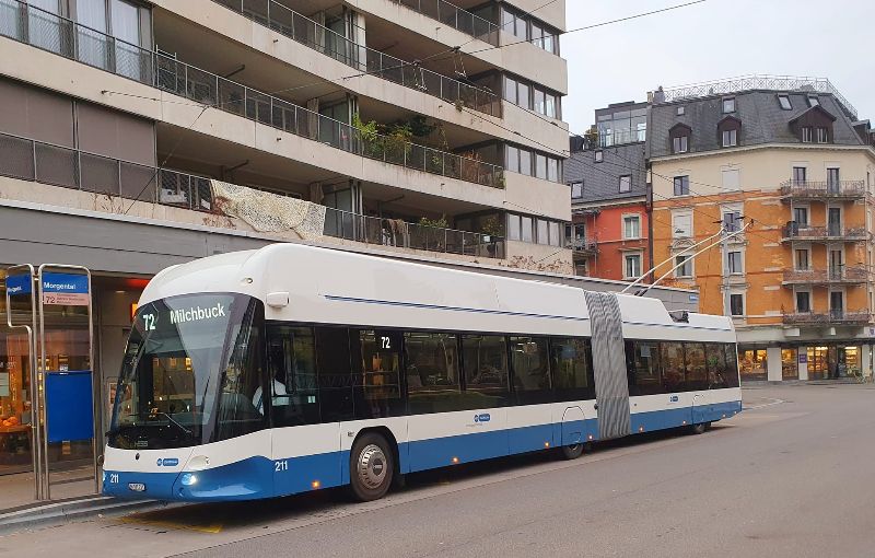 lighTram® 19 DC Nr.211 an der Endhaltestelle Morgenthal der Linie 72 am 24.10.24. Foto: Frank Tanner